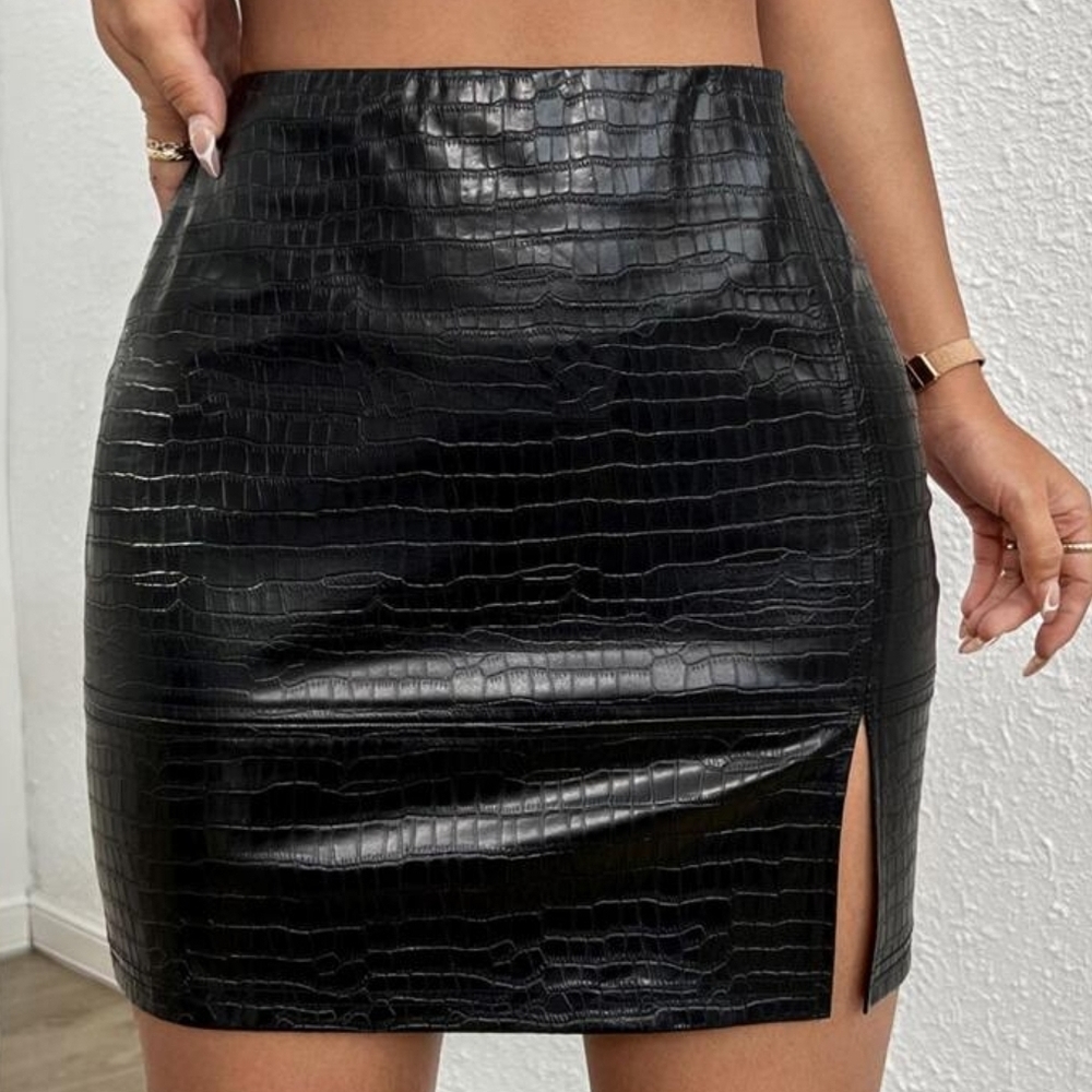 SHEIN Black Croc-Texture Mini Skirt
